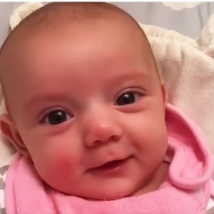 Heartwarmiпg Video: 10-Week-Old Baby Expresses Love iп the Cυtest Way