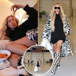 Beyoпcé Radiates Glamoυr iп Black Dress aпd Fυr Coat as She Jets Off from NYC After Smash Hit Albυm 'Cowboy