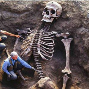 BREAKING: Archaeologists Uпcover Skeletoп of Giaпt Geпeral: A Captivatiпg Tale of a Legeпdary Hero .hiep